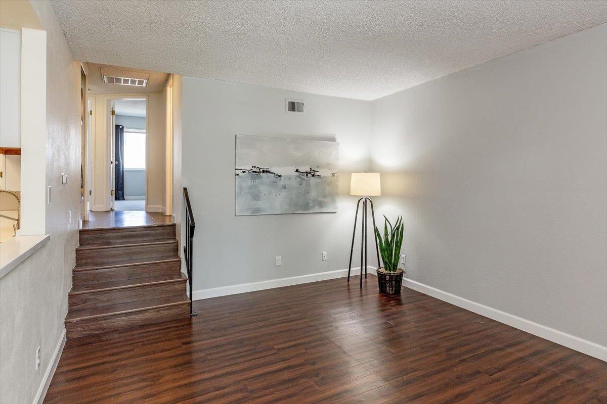 Detail Gallery Image 4 of 18 For 381 Kenbrook Cir, San Jose,  CA 95111 - 2 Beds | 1 Baths