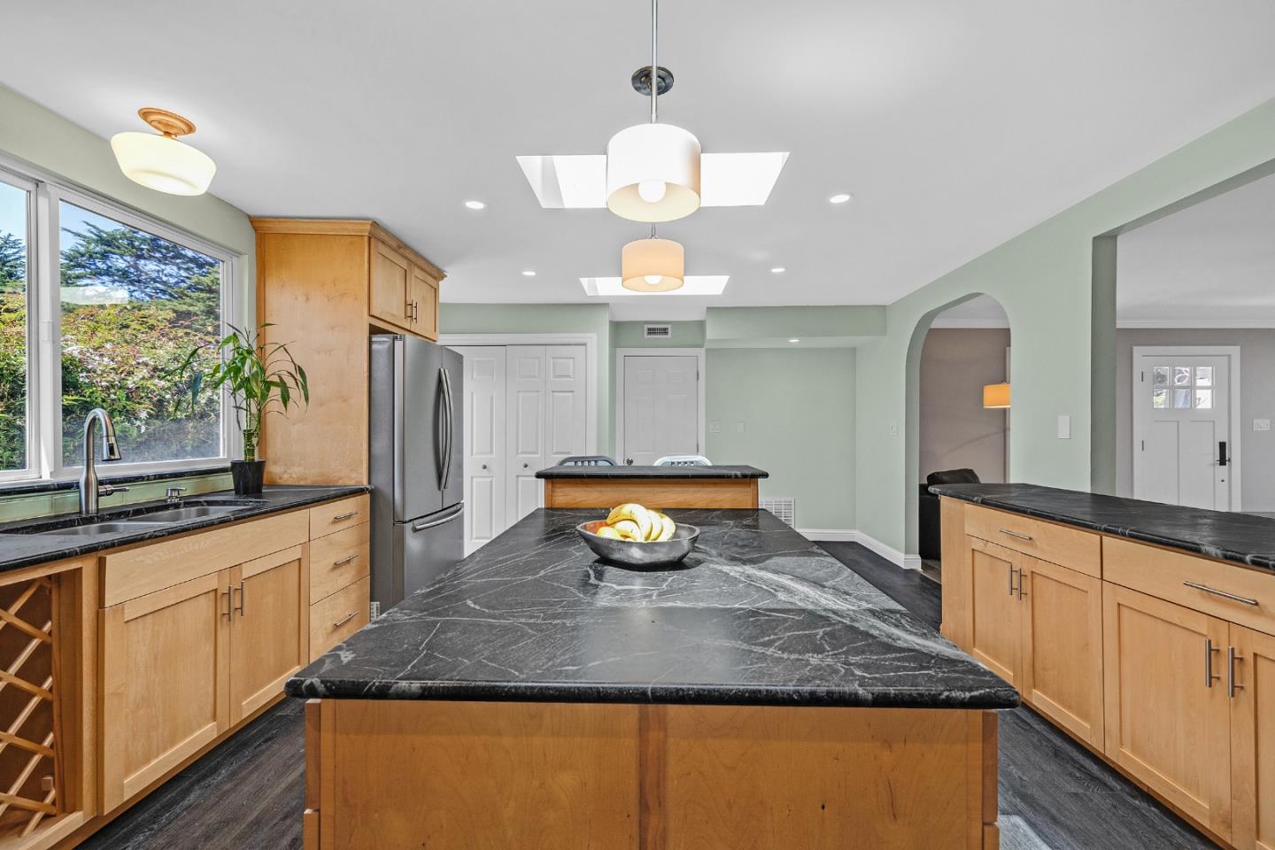 Detail Gallery Image 11 of 43 For 360 Fairway Drive, Pacifica,  CA 94044 - 3 Beds | 2 Baths