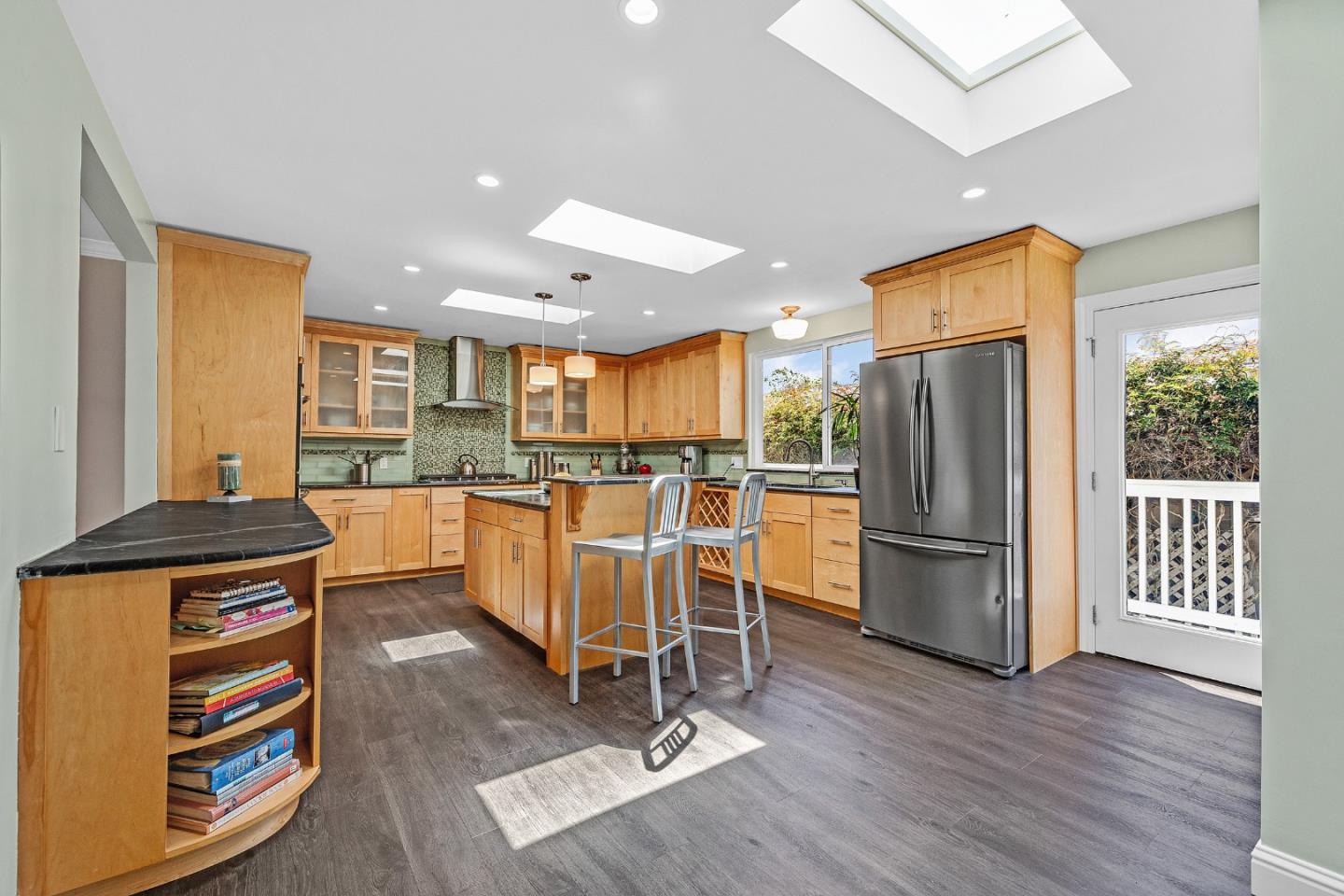 Detail Gallery Image 9 of 43 For 360 Fairway Drive, Pacifica,  CA 94044 - 3 Beds | 2 Baths