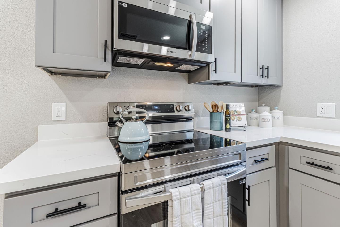 Detail Gallery Image 7 of 29 For 3855 Kauai Dr, San Jose,  CA 95111 - 4 Beds | 2 Baths