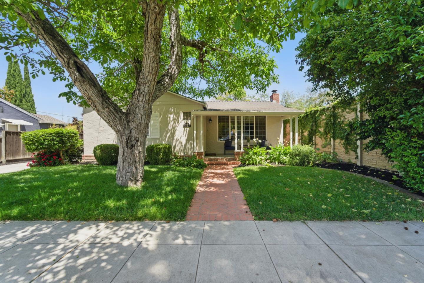 Detail Gallery Image 1 of 44 For 1344 Iris Ct, San Jose,  CA 95125 - 3 Beds | 2/1 Baths