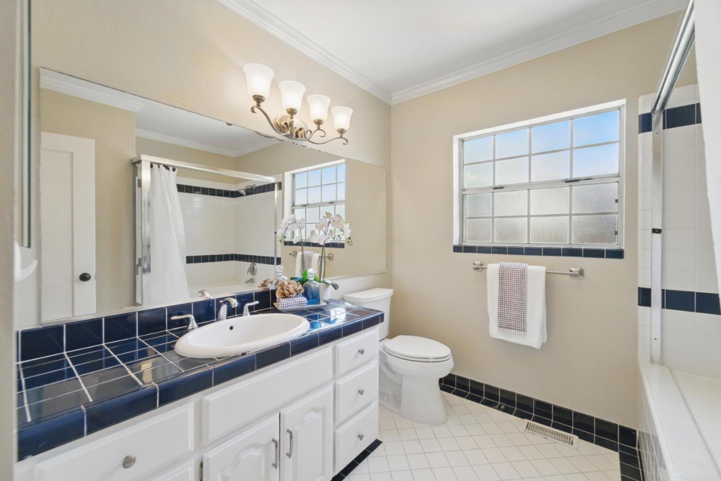 Detail Gallery Image 11 of 44 For 1344 Iris Ct, San Jose,  CA 95125 - 3 Beds | 2/1 Baths