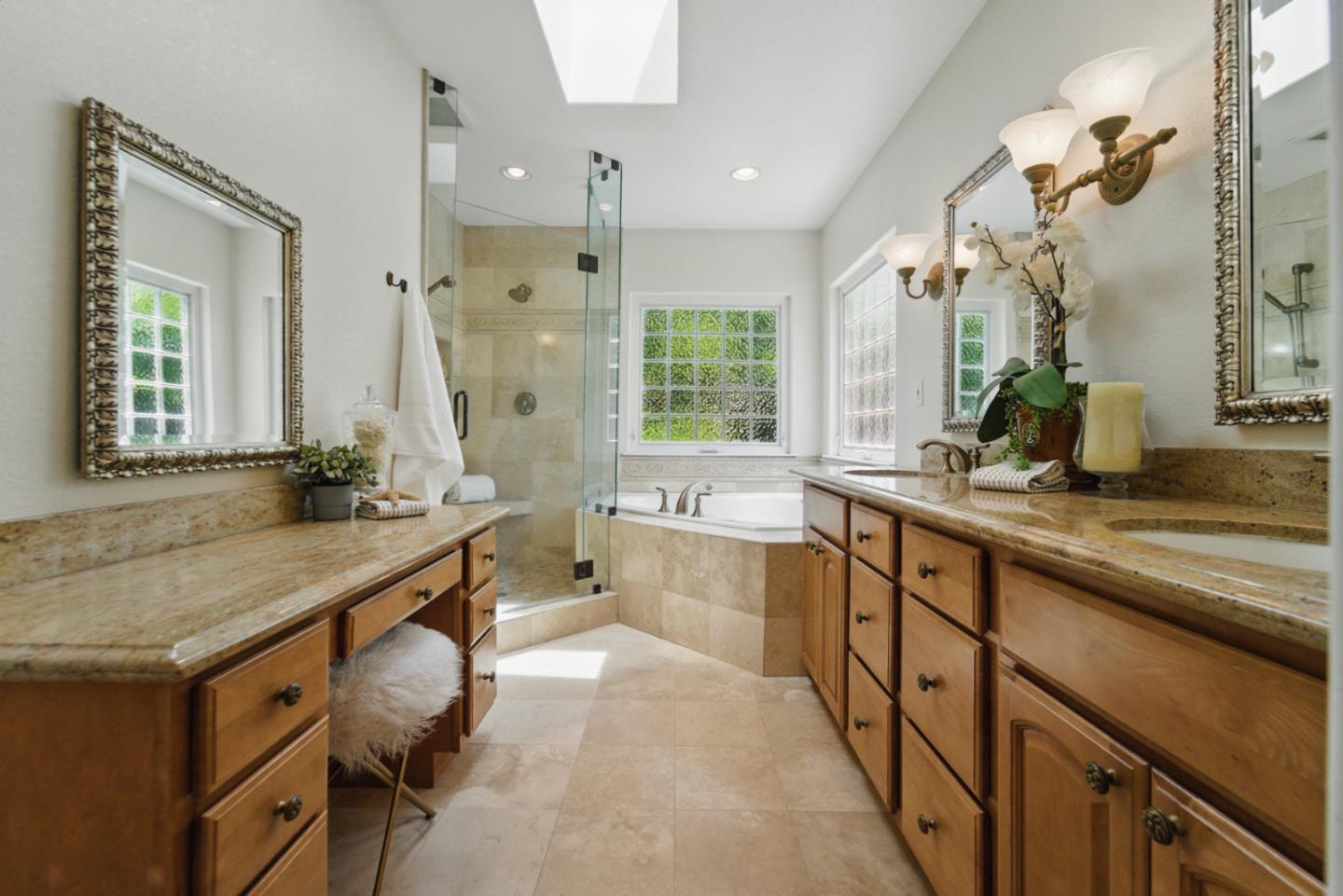 Detail Gallery Image 18 of 44 For 1344 Iris Ct, San Jose,  CA 95125 - 3 Beds | 2/1 Baths