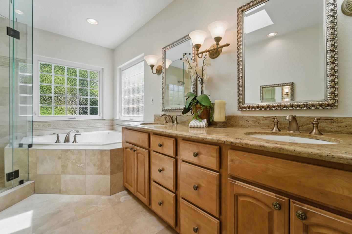 Detail Gallery Image 19 of 44 For 1344 Iris Ct, San Jose,  CA 95125 - 3 Beds | 2/1 Baths