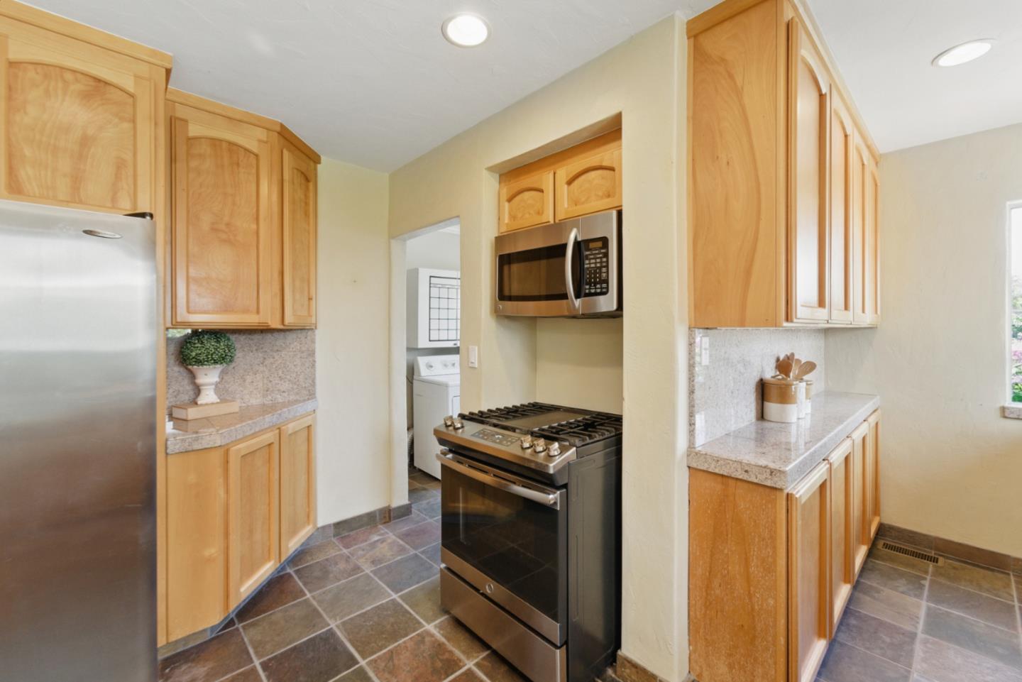 Detail Gallery Image 25 of 44 For 1344 Iris Ct, San Jose,  CA 95125 - 3 Beds | 2/1 Baths