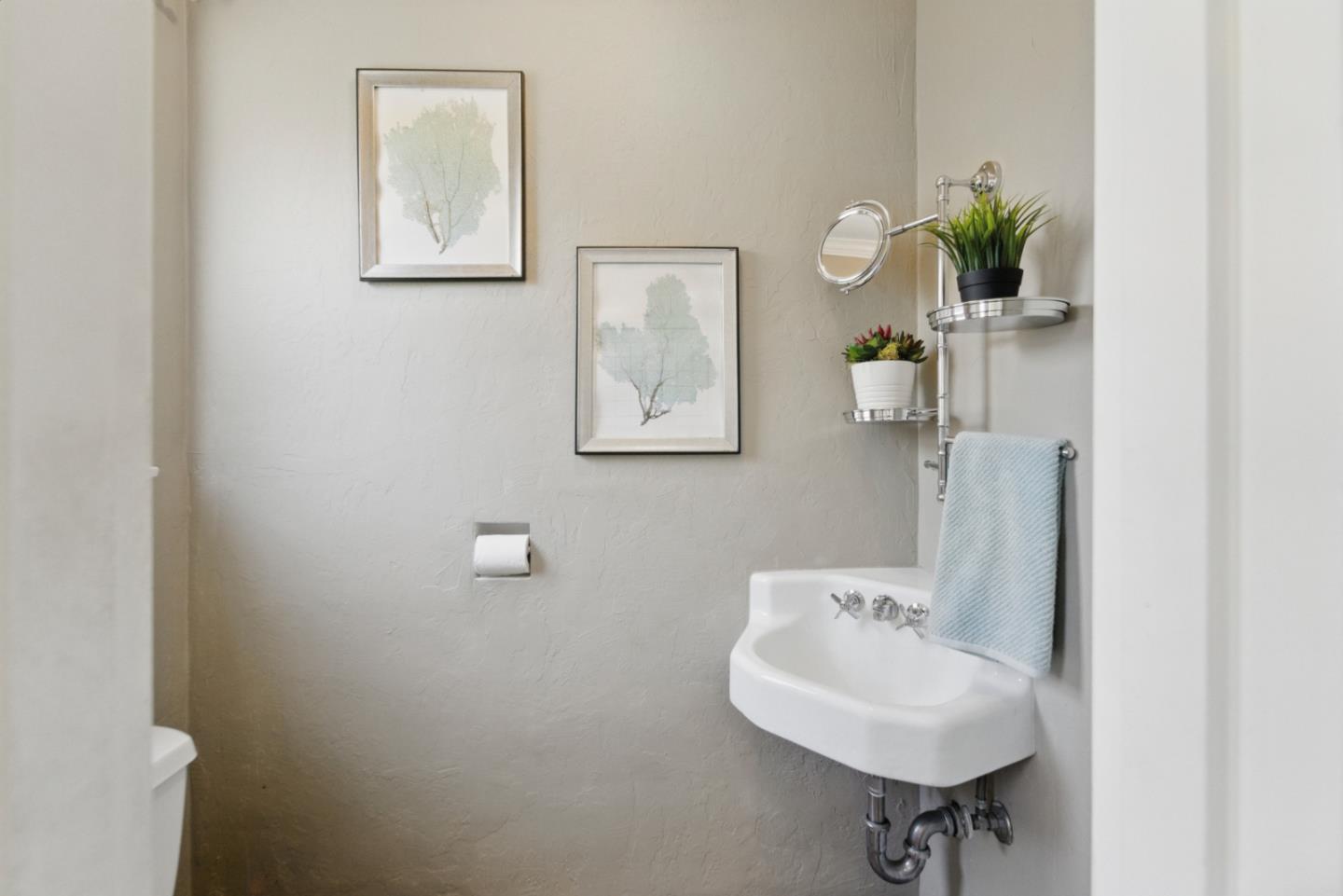 Detail Gallery Image 27 of 44 For 1344 Iris Ct, San Jose,  CA 95125 - 3 Beds | 2/1 Baths