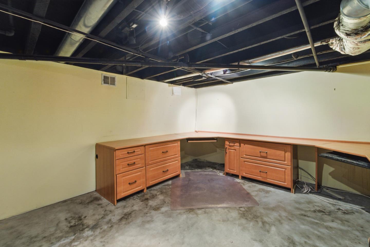 Detail Gallery Image 28 of 44 For 1344 Iris Ct, San Jose,  CA 95125 - 3 Beds | 2/1 Baths