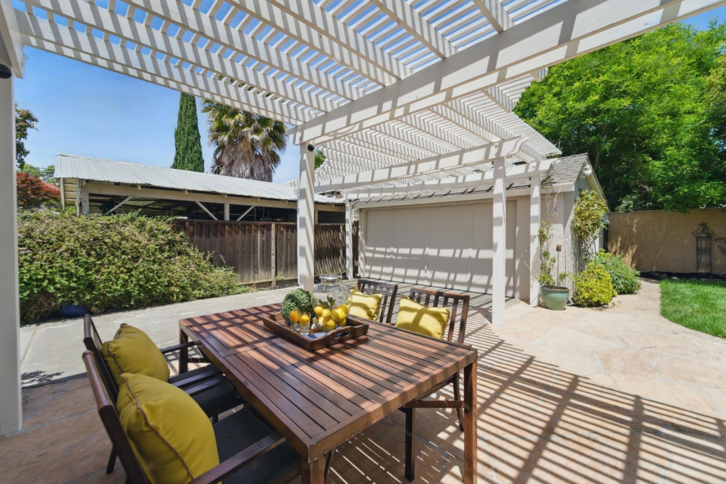 Detail Gallery Image 33 of 44 For 1344 Iris Ct, San Jose,  CA 95125 - 3 Beds | 2/1 Baths