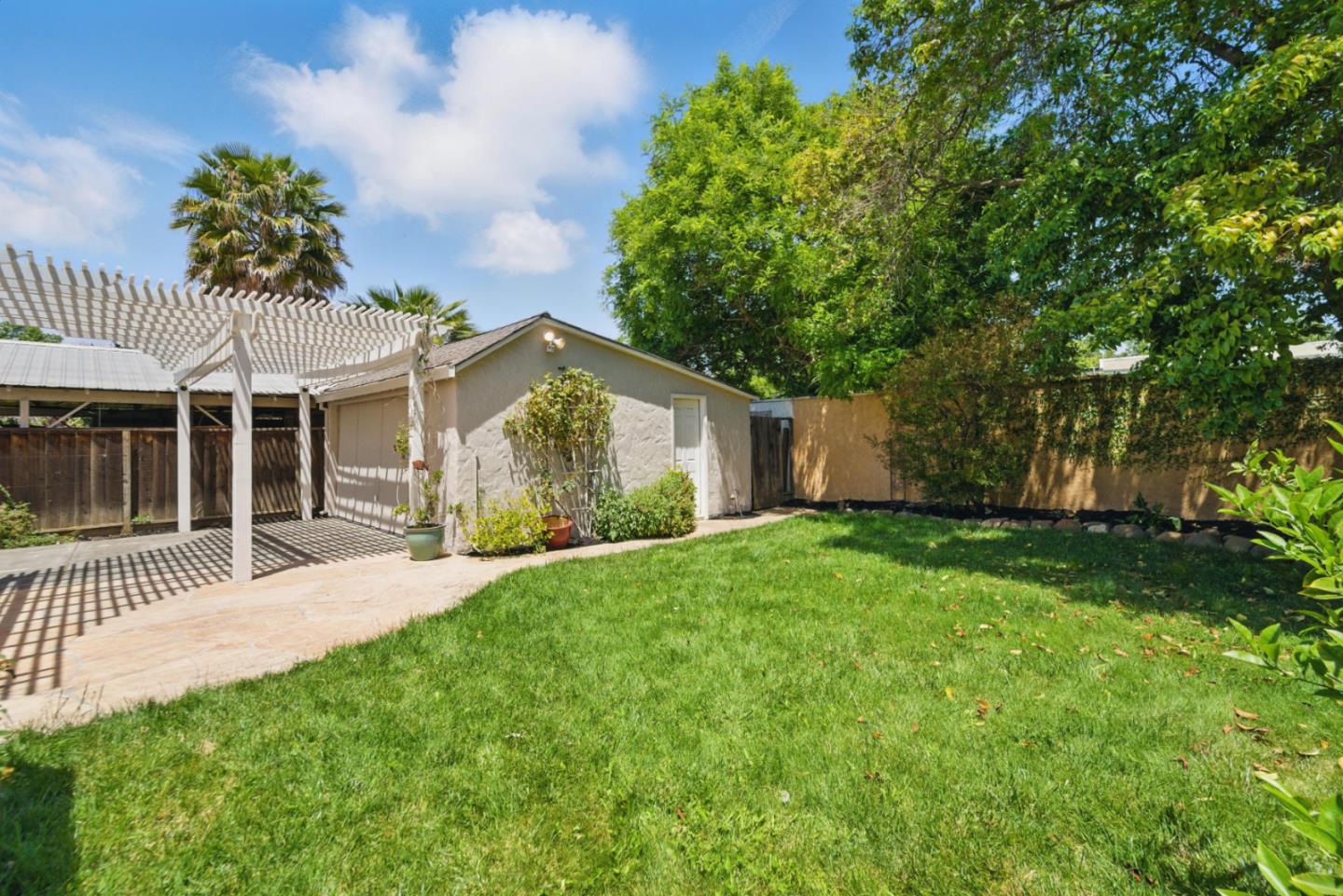 Detail Gallery Image 37 of 44 For 1344 Iris Ct, San Jose,  CA 95125 - 3 Beds | 2/1 Baths