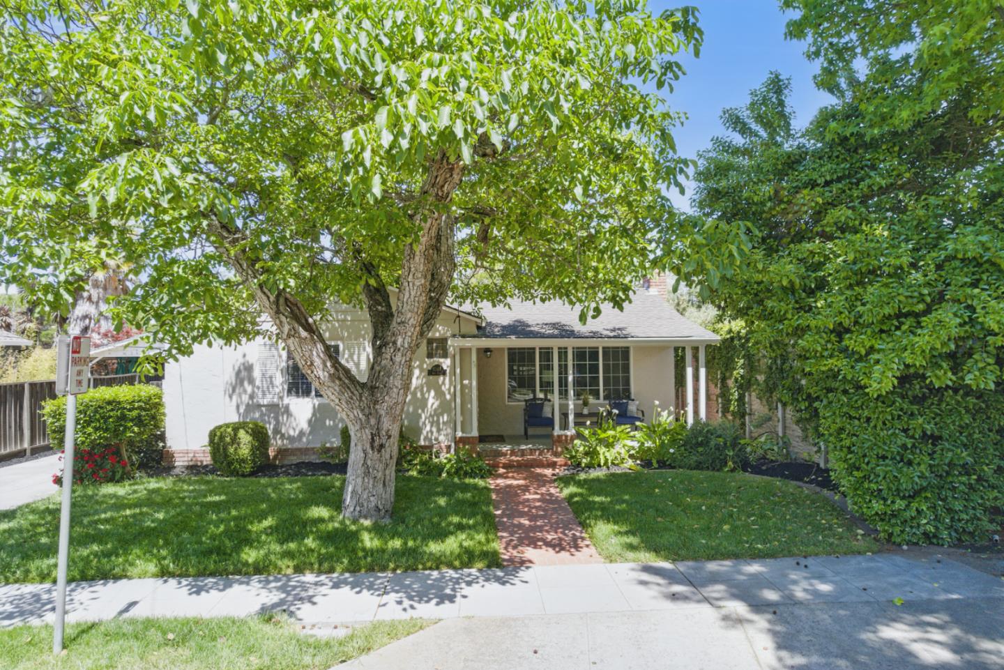 Detail Gallery Image 4 of 44 For 1344 Iris Ct, San Jose,  CA 95125 - 3 Beds | 2/1 Baths