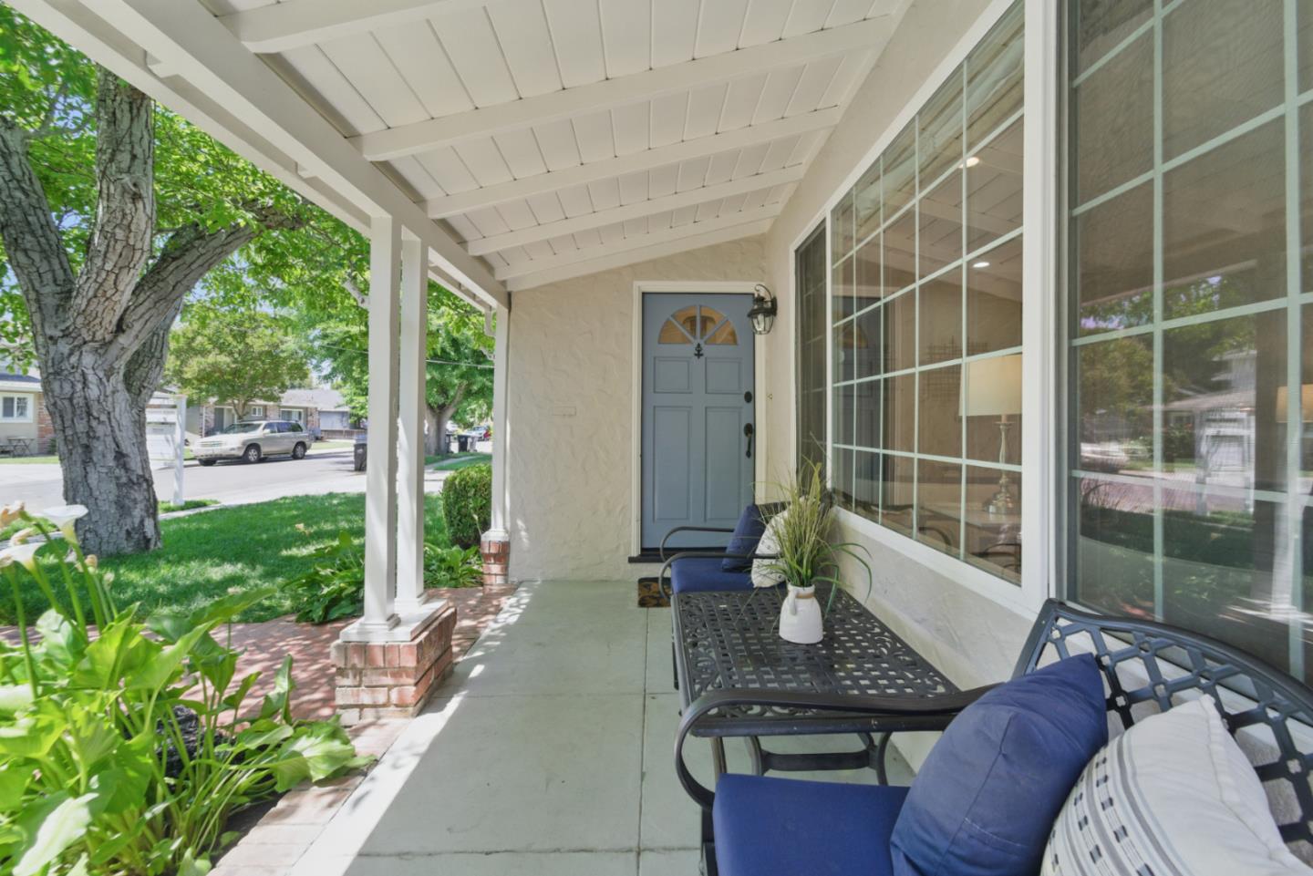 Detail Gallery Image 5 of 44 For 1344 Iris Ct, San Jose,  CA 95125 - 3 Beds | 2/1 Baths