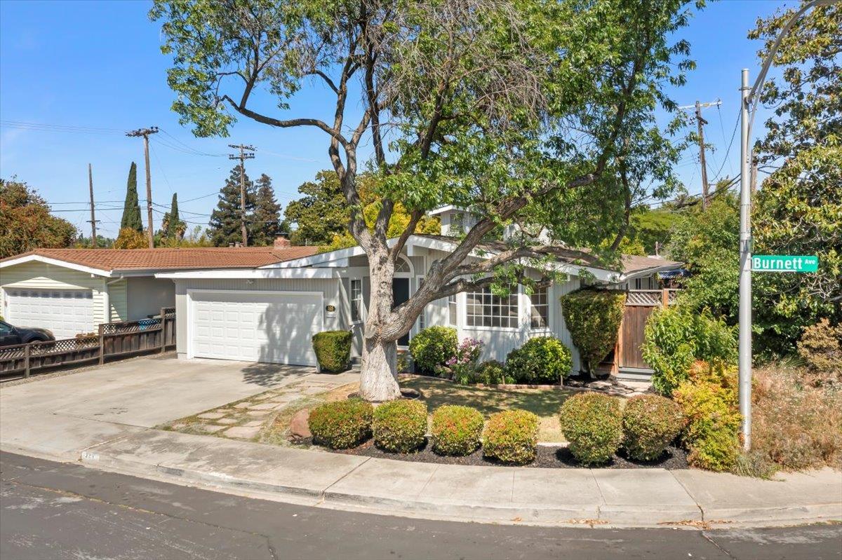 Detail Gallery Image 2 of 31 For 325 Burnett Ave, Santa Clara,  CA 95051 - 3 Beds | 2 Baths