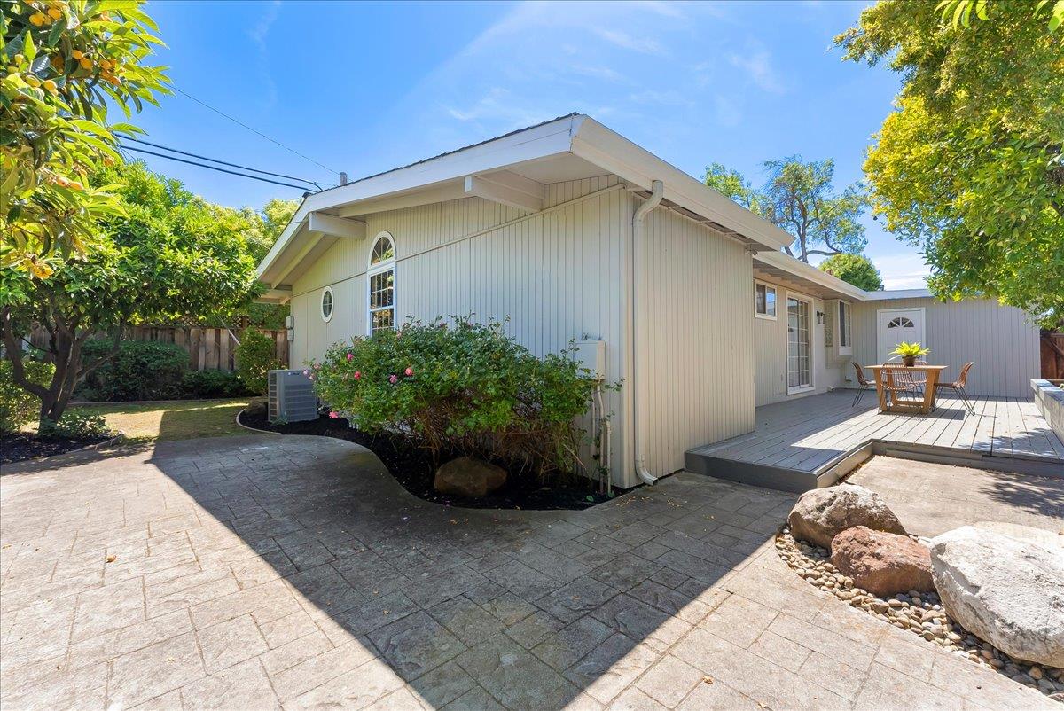 Detail Gallery Image 25 of 31 For 325 Burnett Ave, Santa Clara,  CA 95051 - 3 Beds | 2 Baths