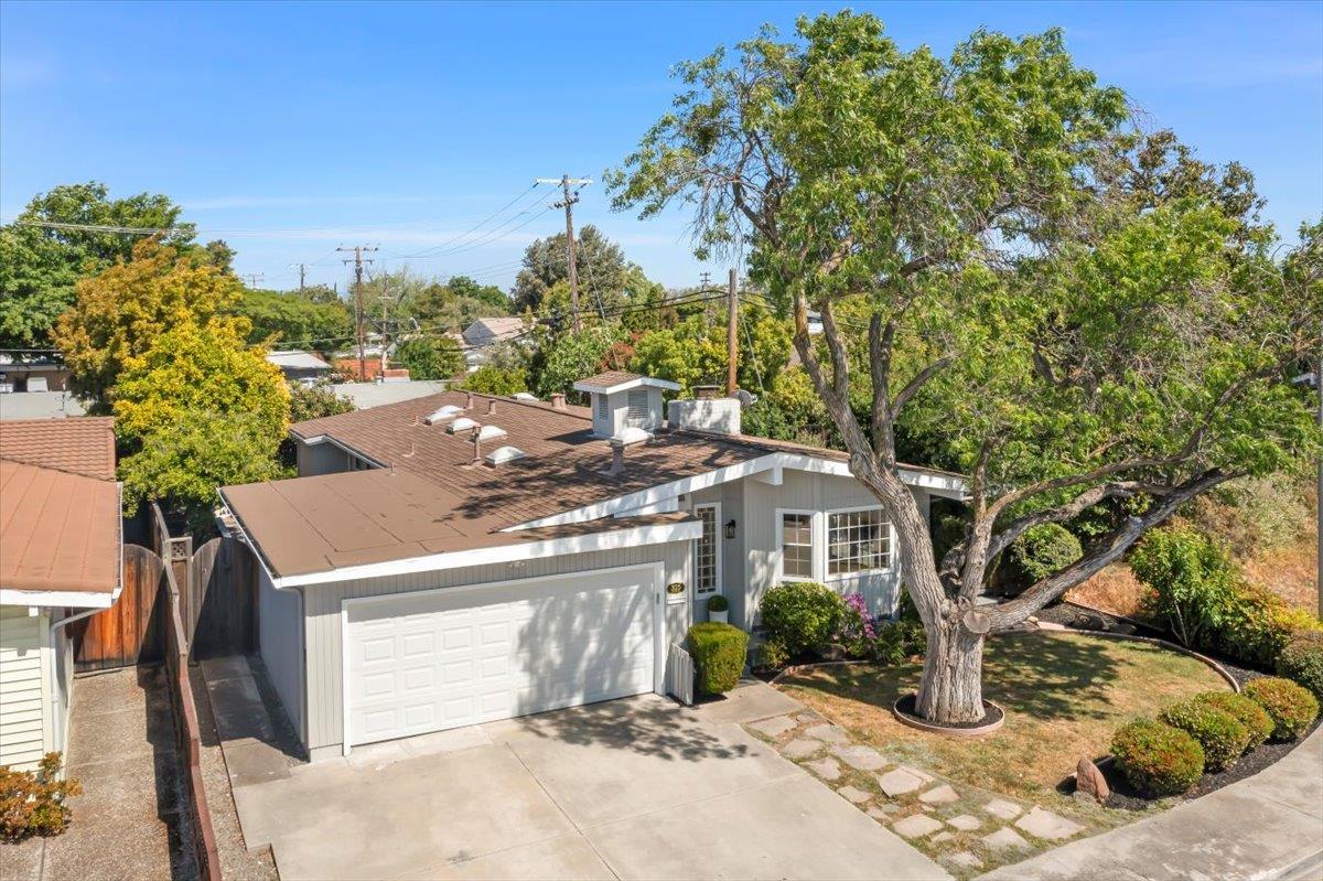 Detail Gallery Image 3 of 31 For 325 Burnett Ave, Santa Clara,  CA 95051 - 3 Beds | 2 Baths