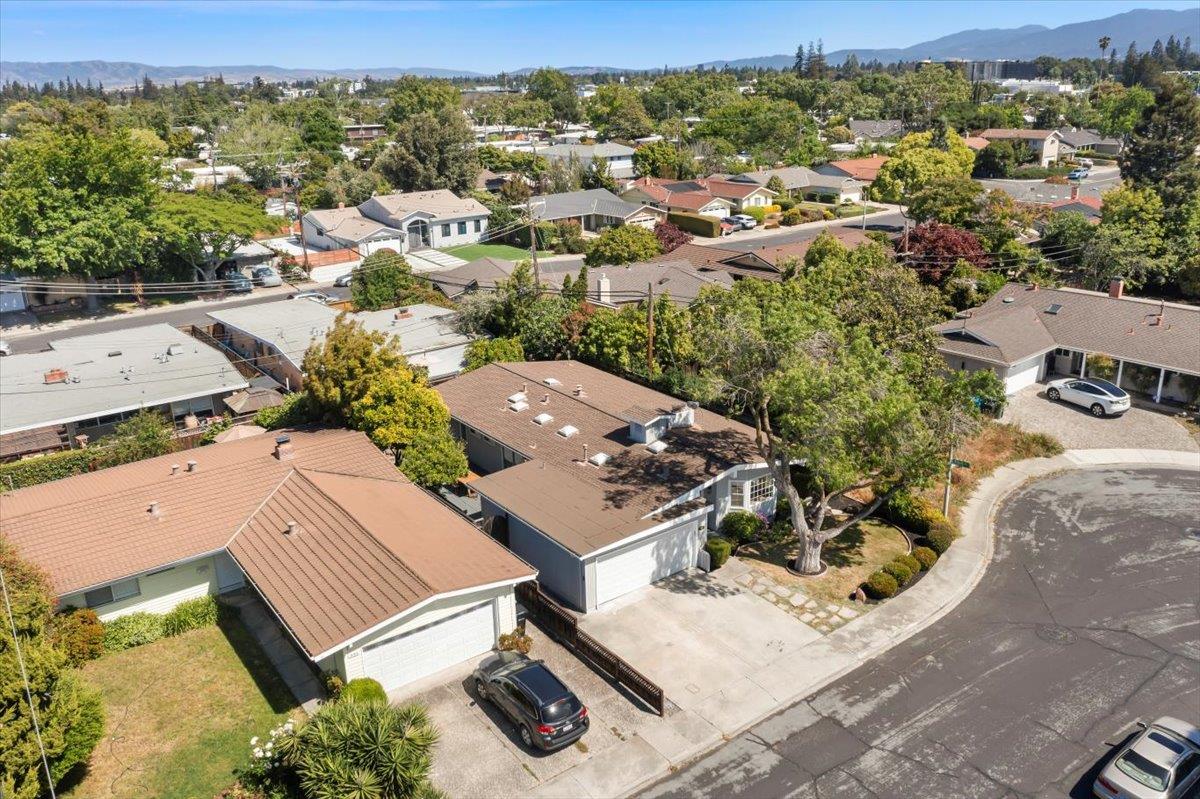 Detail Gallery Image 4 of 31 For 325 Burnett Ave, Santa Clara,  CA 95051 - 3 Beds | 2 Baths
