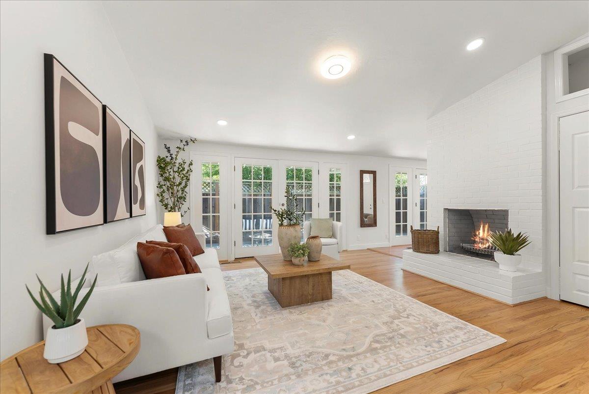 Detail Gallery Image 5 of 31 For 325 Burnett Ave, Santa Clara,  CA 95051 - 3 Beds | 2 Baths