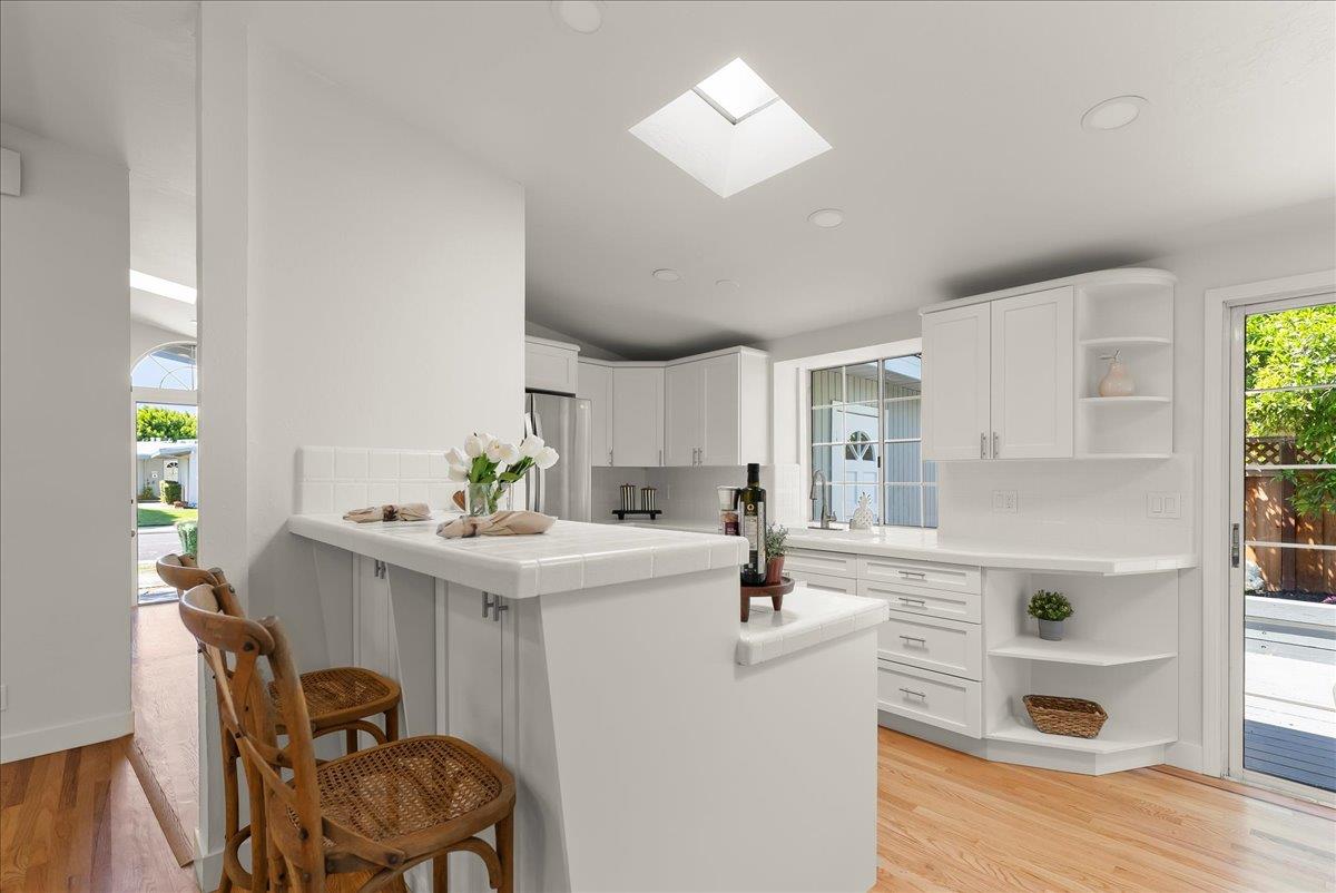 Detail Gallery Image 8 of 31 For 325 Burnett Ave, Santa Clara,  CA 95051 - 3 Beds | 2 Baths