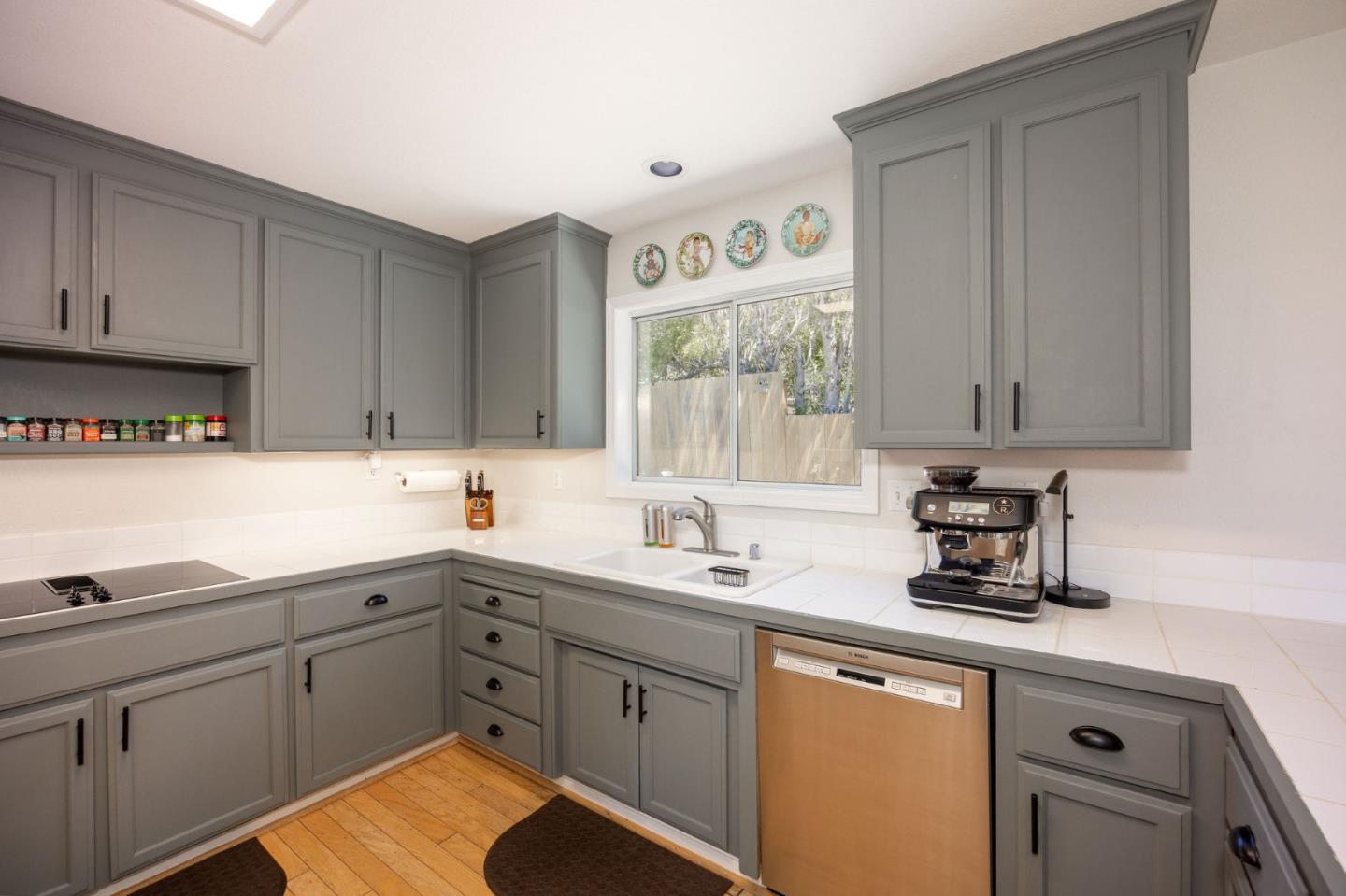 Detail Gallery Image 10 of 35 For 754 San Carlos Ave, El Granada,  CA 94018 - 3 Beds | 2 Baths