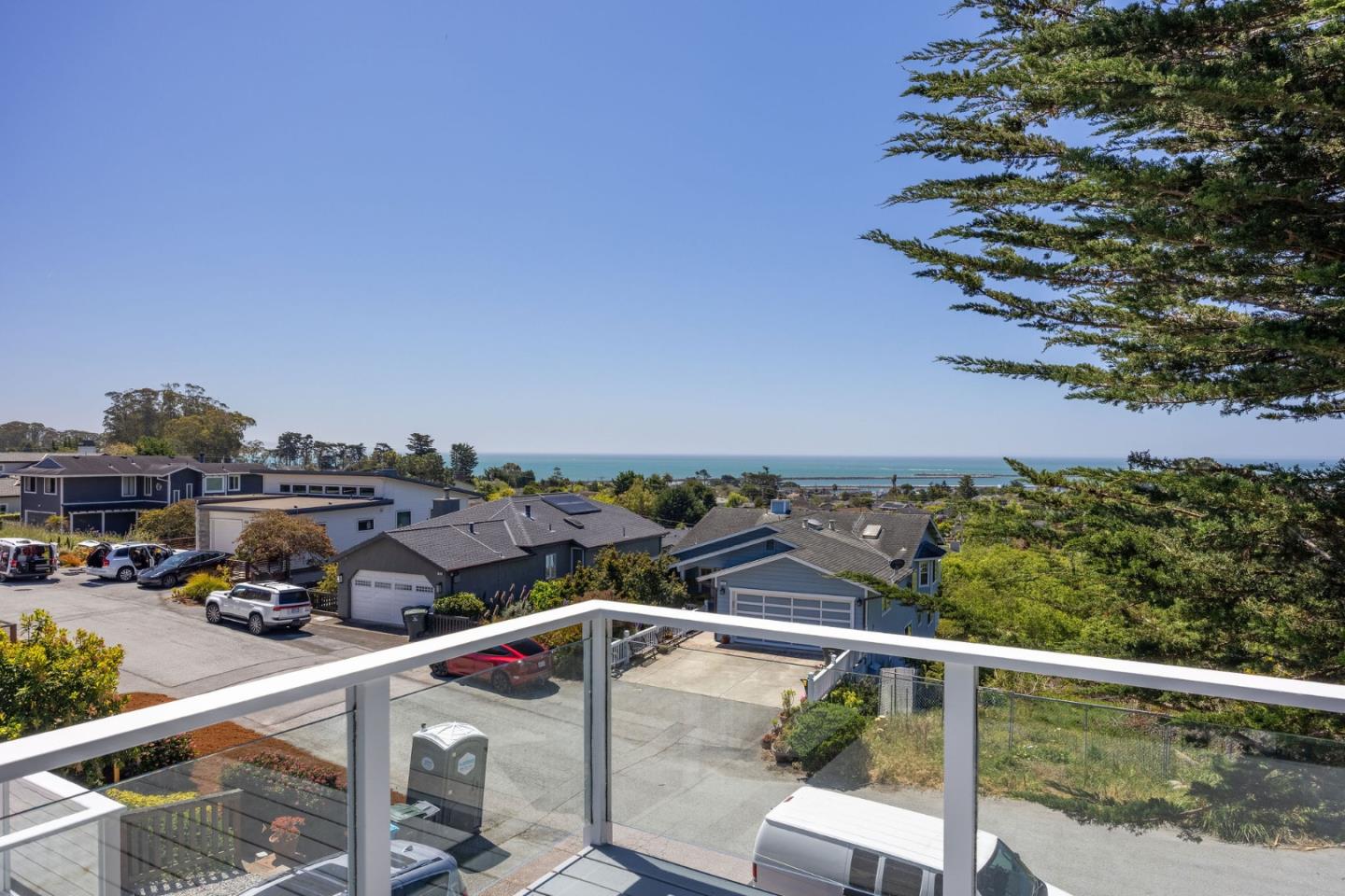 Detail Gallery Image 25 of 35 For 754 San Carlos Ave, El Granada,  CA 94018 - 3 Beds | 2 Baths