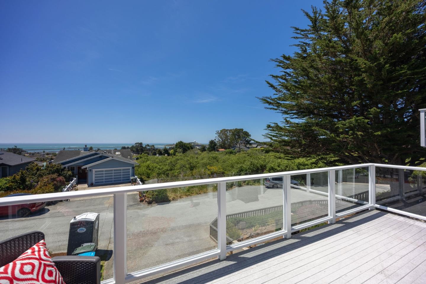 Detail Gallery Image 6 of 35 For 754 San Carlos Ave, El Granada,  CA 94018 - 3 Beds | 2 Baths