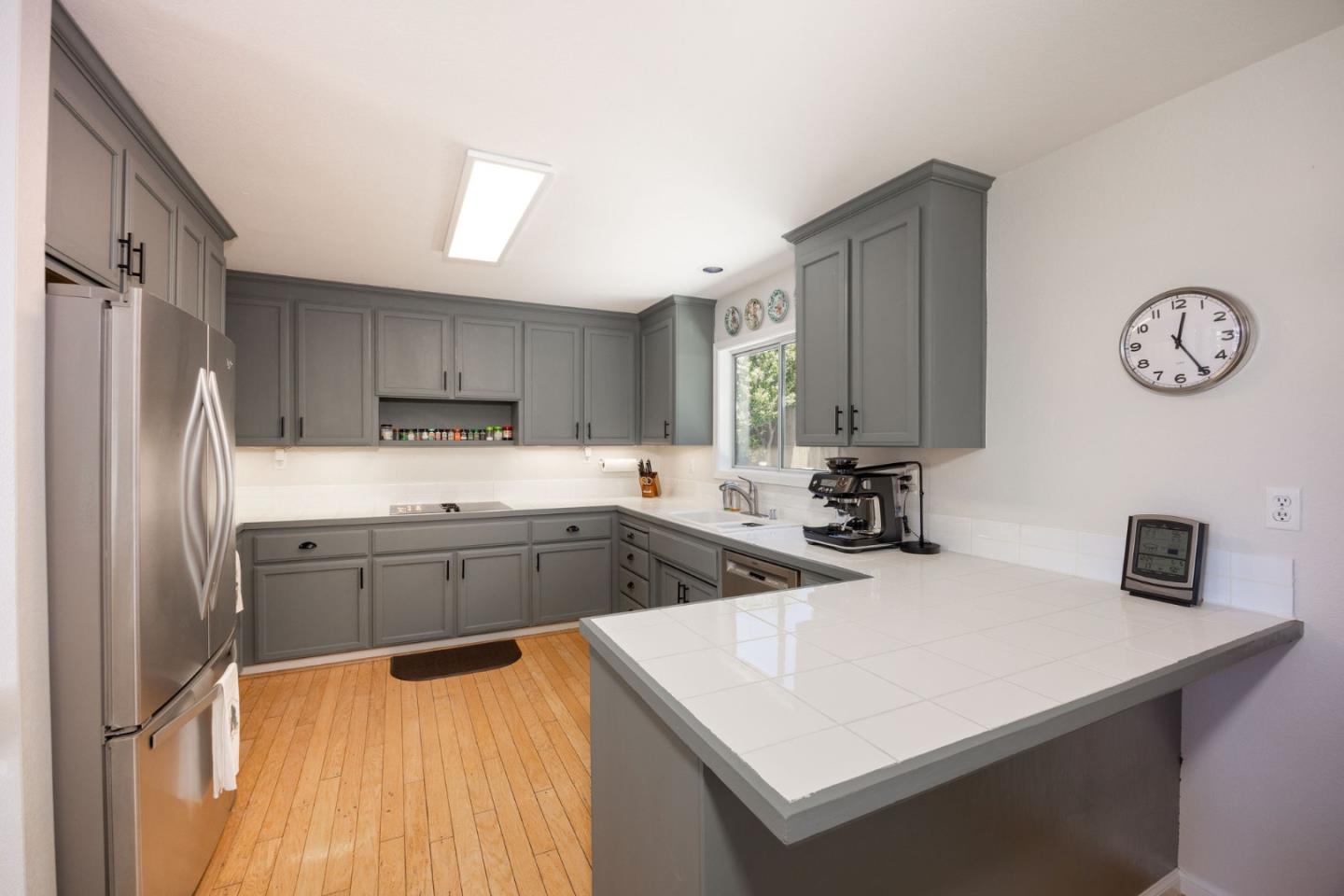 Detail Gallery Image 9 of 35 For 754 San Carlos Ave, El Granada,  CA 94018 - 3 Beds | 2 Baths