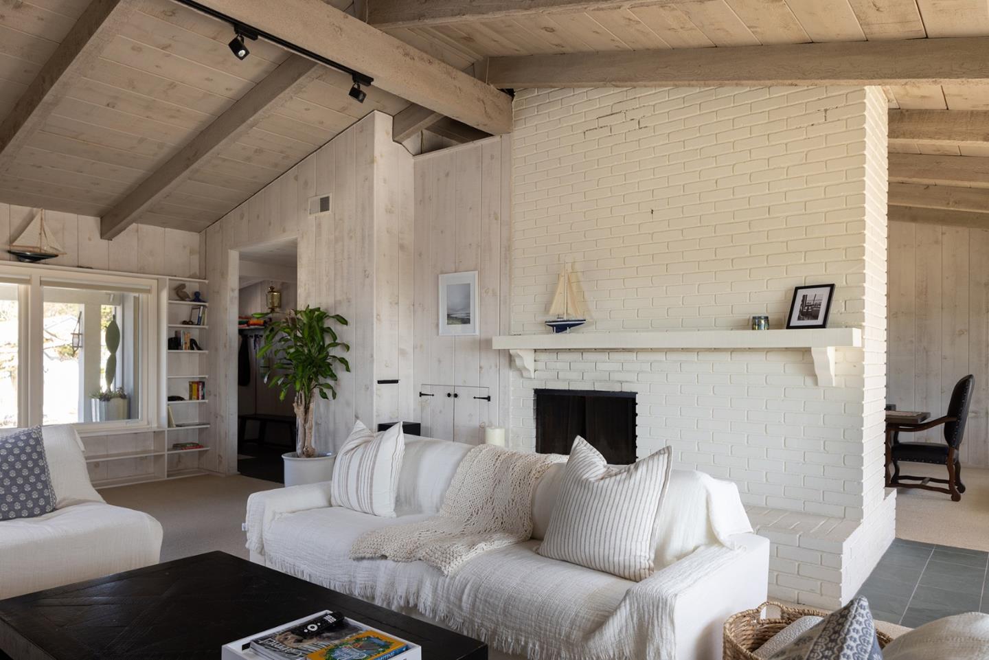 Detail Gallery Image 5 of 30 For 1339 Pico Ave, Pacific Grove,  CA 93950 - 3 Beds | 2 Baths