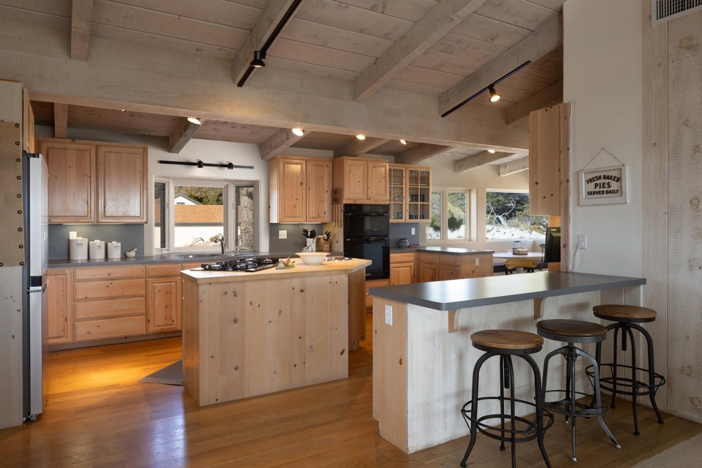 Detail Gallery Image 8 of 30 For 1339 Pico Ave, Pacific Grove,  CA 93950 - 3 Beds | 2 Baths