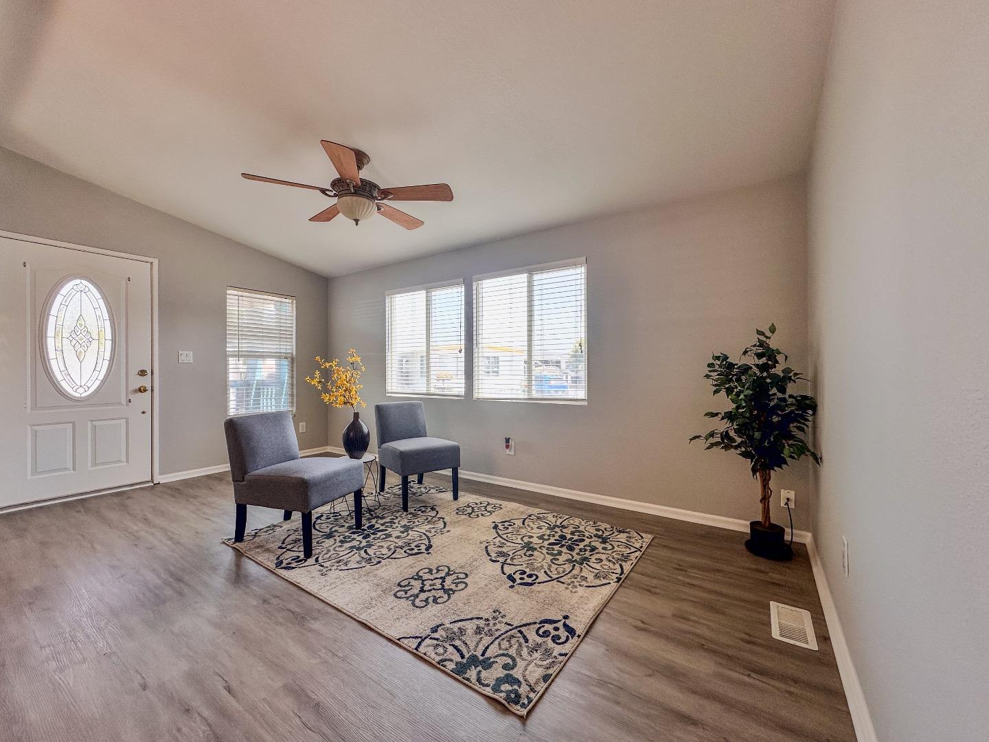Detail Gallery Image 4 of 30 For 255 E Bolivar St #66,  Salinas,  CA 93906 - 3 Beds | 2 Baths