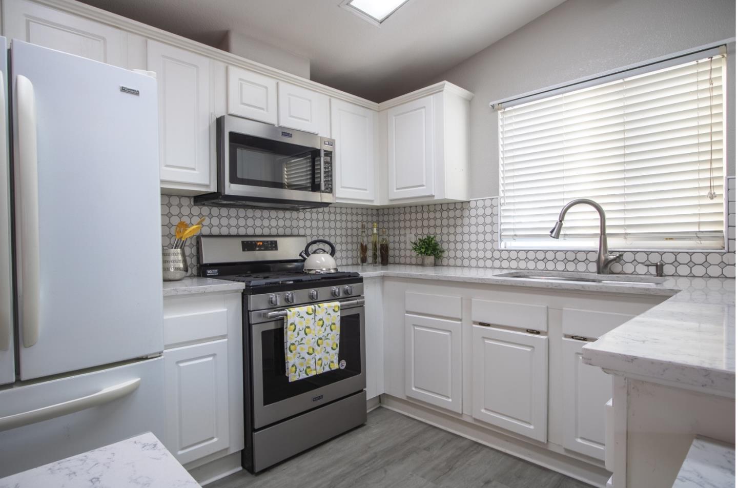 Detail Gallery Image 5 of 30 For 255 E Bolivar St #66,  Salinas,  CA 93906 - 3 Beds | 2 Baths