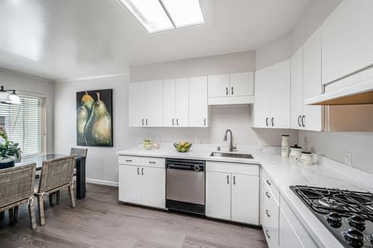 Detail Gallery Image 12 of 36 For 531 Hillside Blvd, Daly City,  CA 94014 - 3 Beds | 1/1 Baths