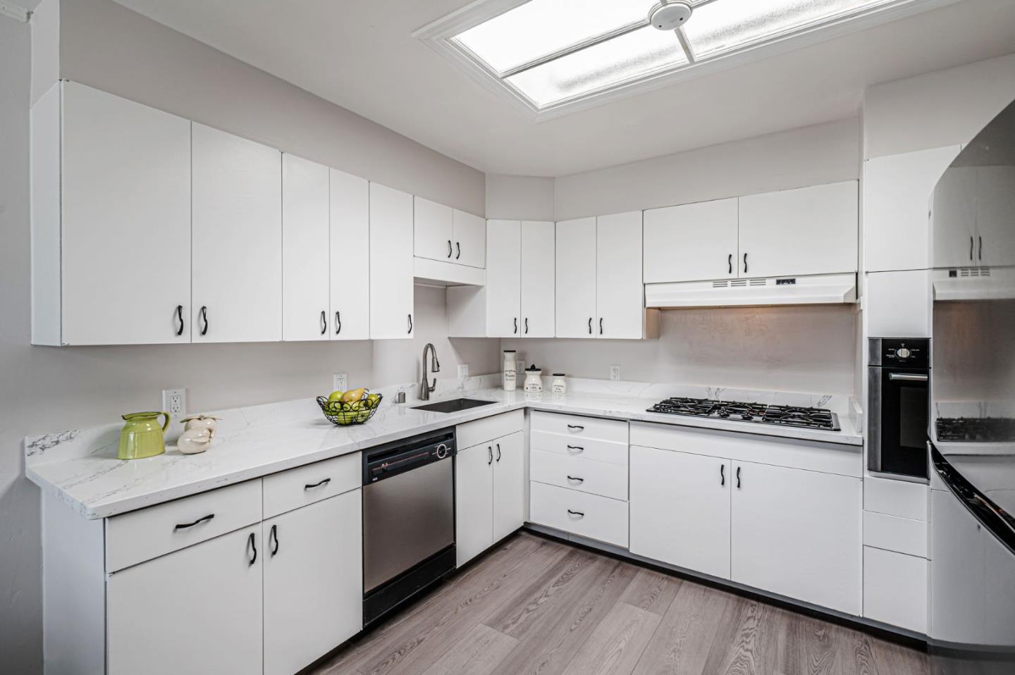 Detail Gallery Image 9 of 36 For 531 Hillside Blvd, Daly City,  CA 94014 - 3 Beds | 1/1 Baths