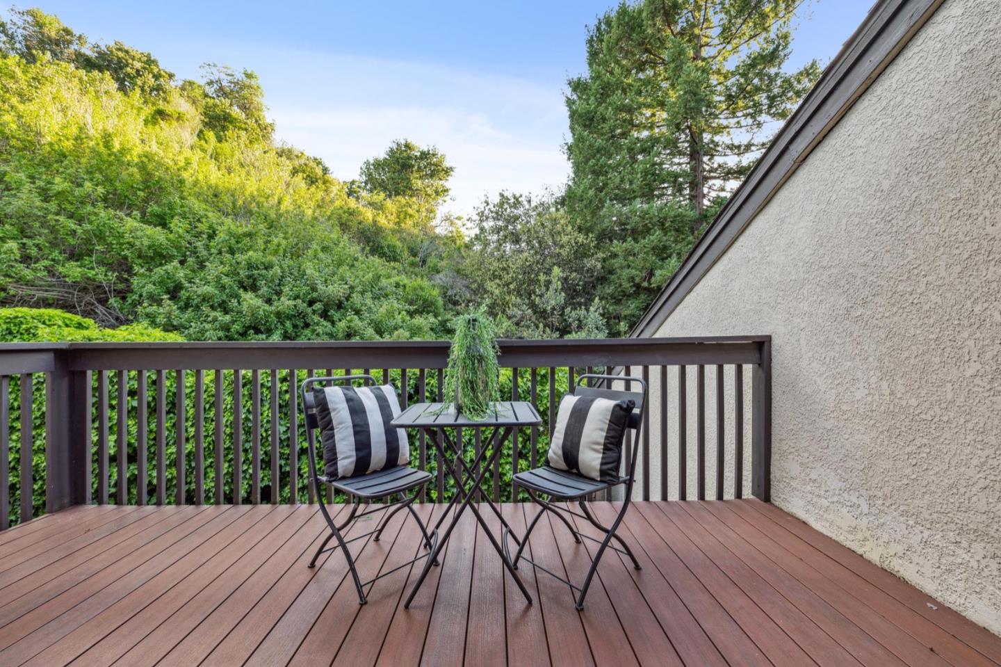 Detail Gallery Image 10 of 84 For 2327 Ticonderoga Dr, San Mateo,  CA 94402 - 2 Beds | 2/1 Baths