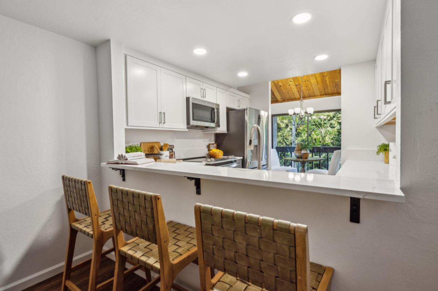 Detail Gallery Image 23 of 84 For 2327 Ticonderoga Dr, San Mateo,  CA 94402 - 2 Beds | 2/1 Baths