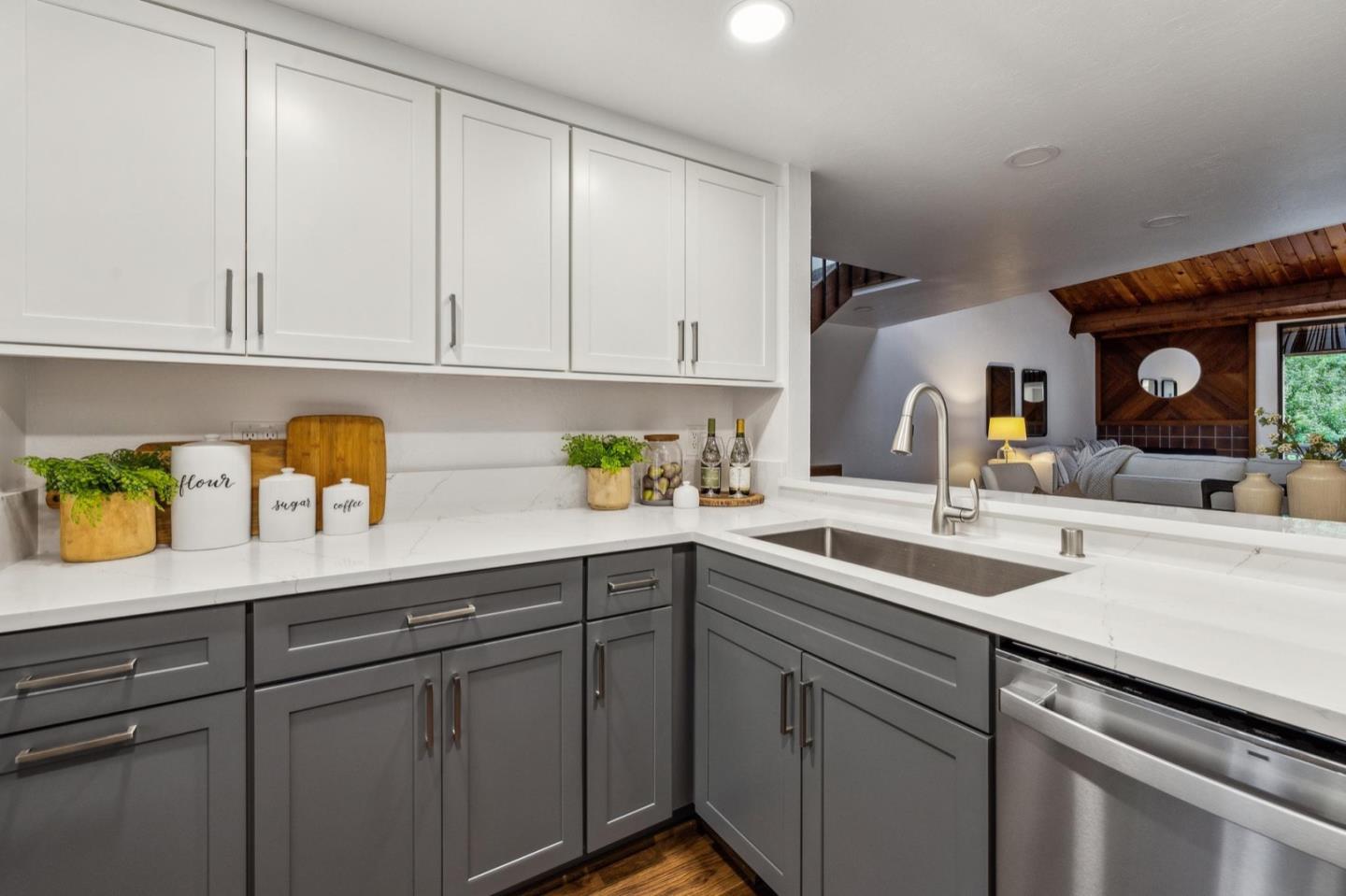 Detail Gallery Image 27 of 84 For 2327 Ticonderoga Dr, San Mateo,  CA 94402 - 2 Beds | 2/1 Baths