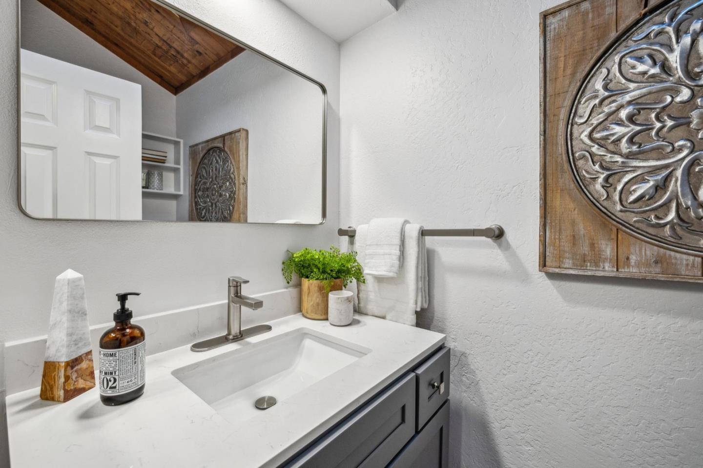 Detail Gallery Image 39 of 84 For 2327 Ticonderoga Dr, San Mateo,  CA 94402 - 2 Beds | 2/1 Baths