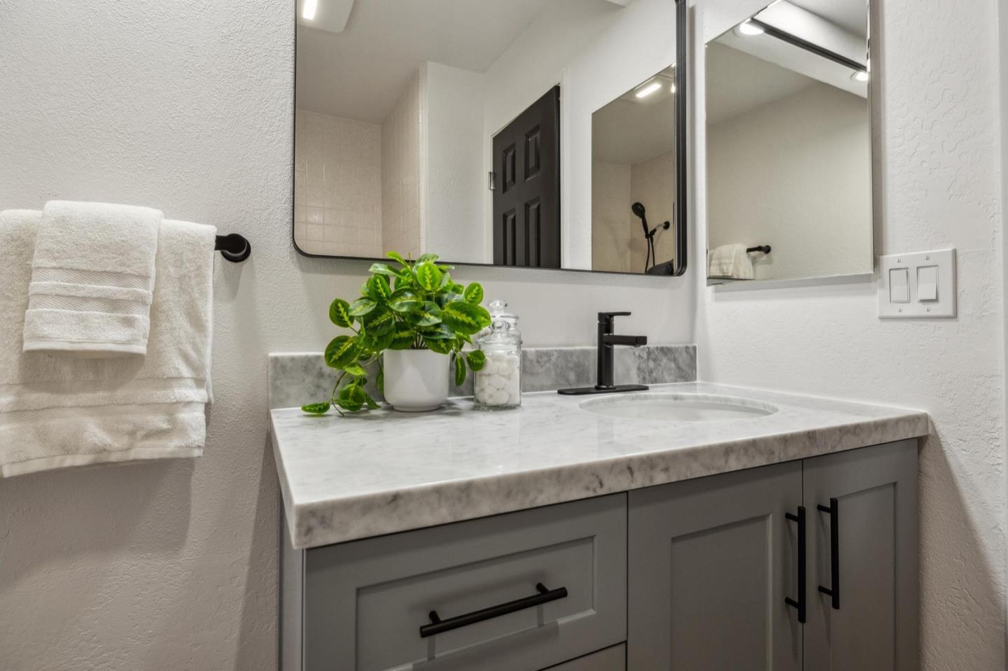 Detail Gallery Image 60 of 84 For 2327 Ticonderoga Dr, San Mateo,  CA 94402 - 2 Beds | 2/1 Baths