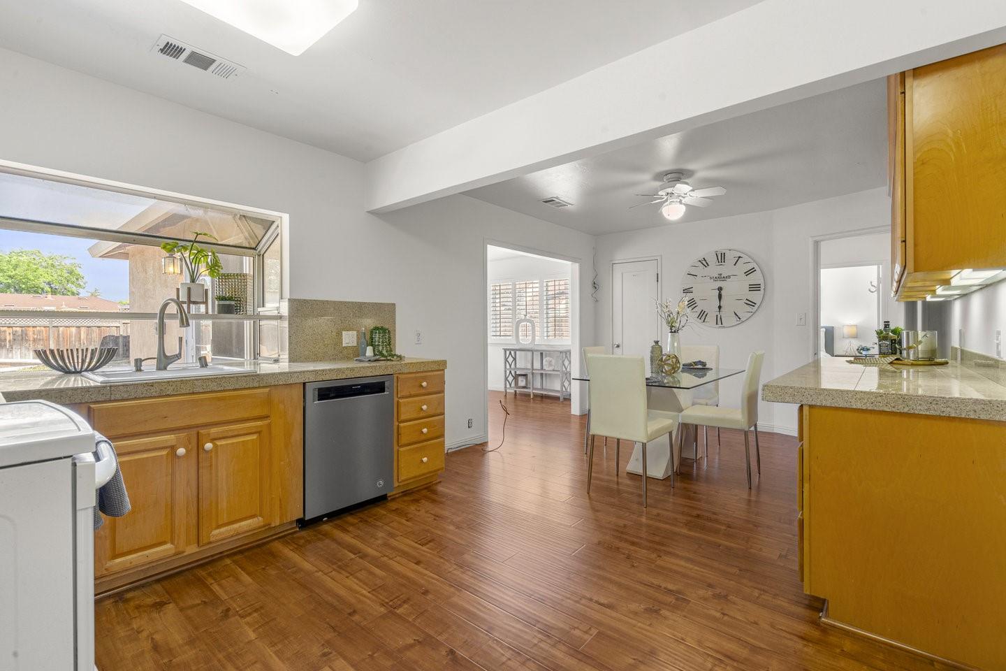 Detail Gallery Image 12 of 46 For 1394 Pauline Dr, Sunnyvale,  CA 94087 - 4 Beds | 2 Baths