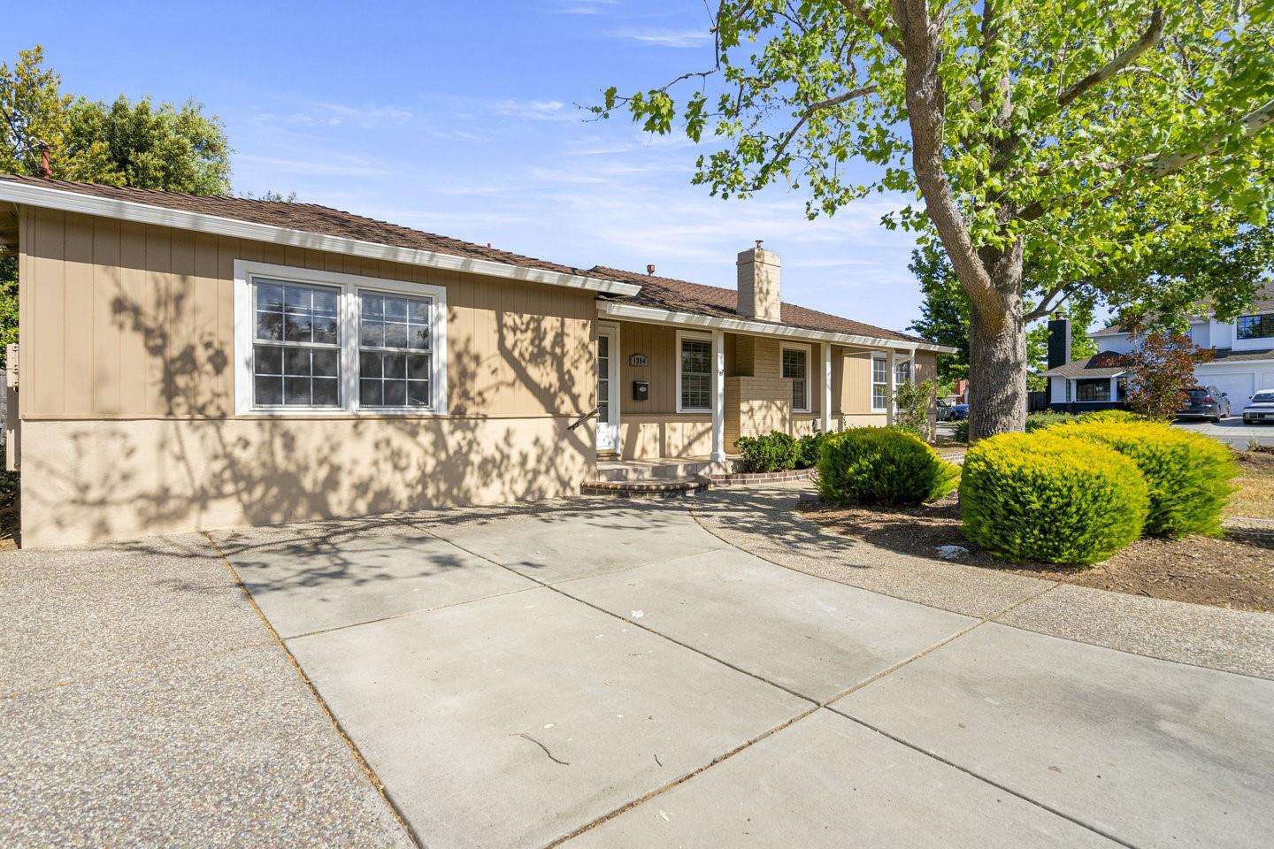 Detail Gallery Image 3 of 46 For 1394 Pauline Dr, Sunnyvale,  CA 94087 - 4 Beds | 2 Baths