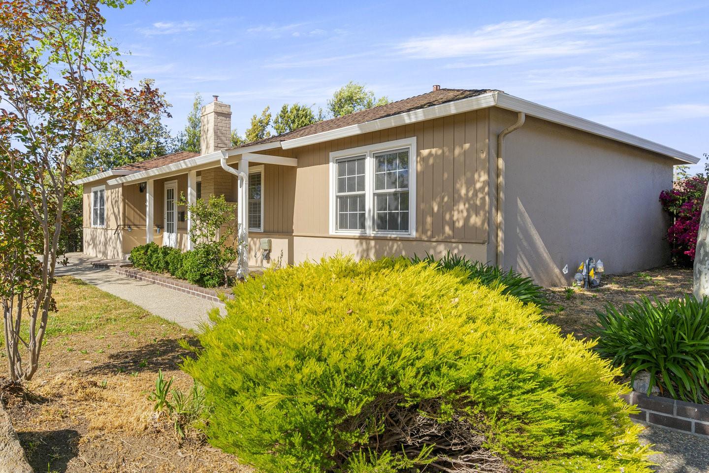 Detail Gallery Image 4 of 46 For 1394 Pauline Dr, Sunnyvale,  CA 94087 - 4 Beds | 2 Baths