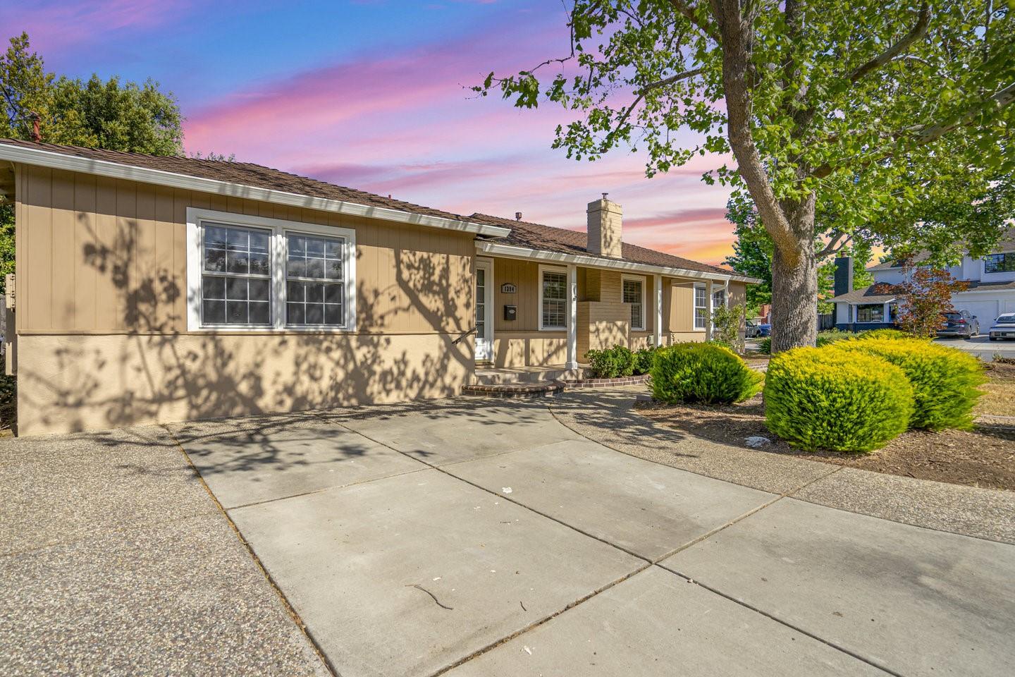 Detail Gallery Image 5 of 46 For 1394 Pauline Dr, Sunnyvale,  CA 94087 - 4 Beds | 2 Baths