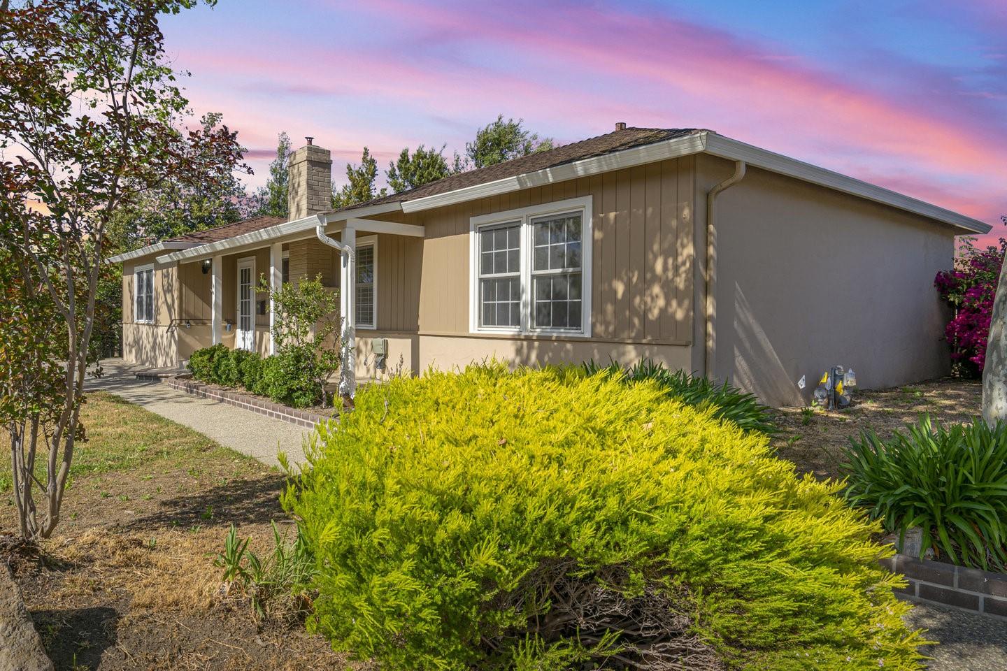 Detail Gallery Image 6 of 46 For 1394 Pauline Dr, Sunnyvale,  CA 94087 - 4 Beds | 2 Baths