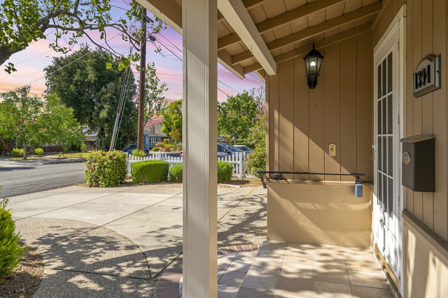 Detail Gallery Image 7 of 46 For 1394 Pauline Dr, Sunnyvale,  CA 94087 - 4 Beds | 2 Baths