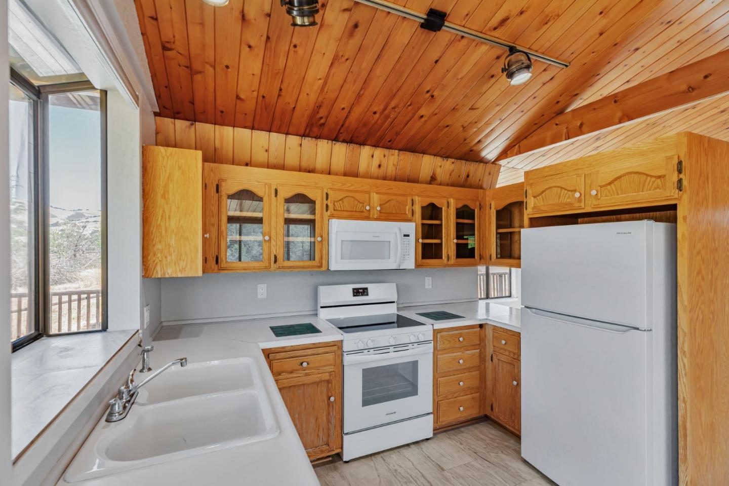 Detail Gallery Image 13 of 73 For 20104 Panoche Rd, Paicines,  CA 95043 - 2 Beds | 2 Baths