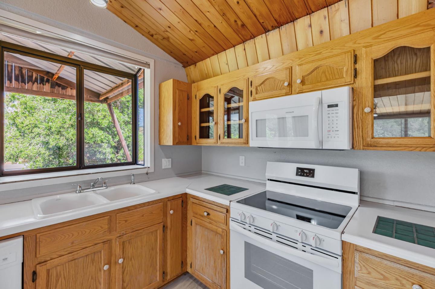 Detail Gallery Image 14 of 73 For 20104 Panoche Rd, Paicines,  CA 95043 - 2 Beds | 2 Baths