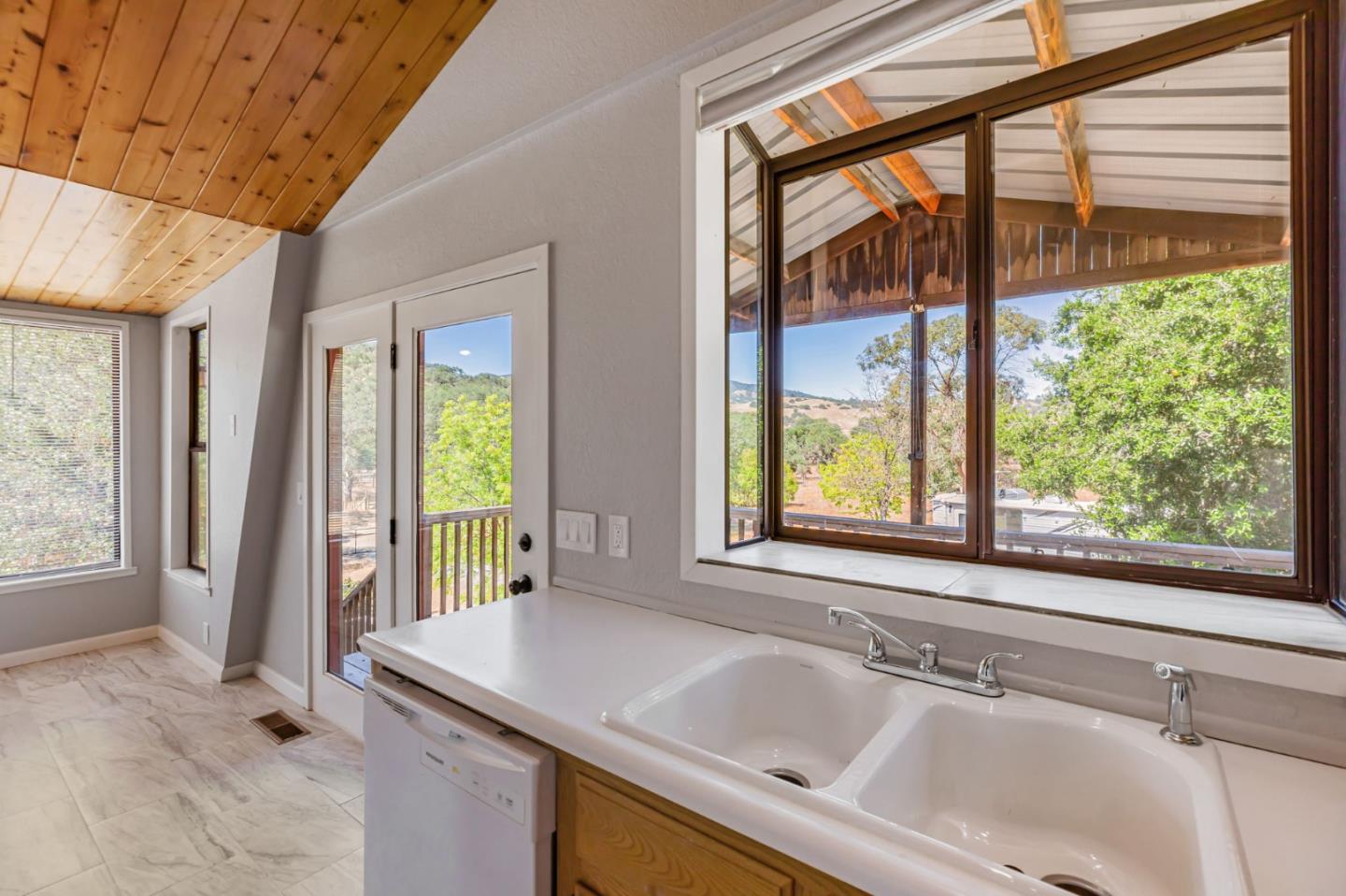 Detail Gallery Image 15 of 73 For 20104 Panoche Rd, Paicines,  CA 95043 - 2 Beds | 2 Baths