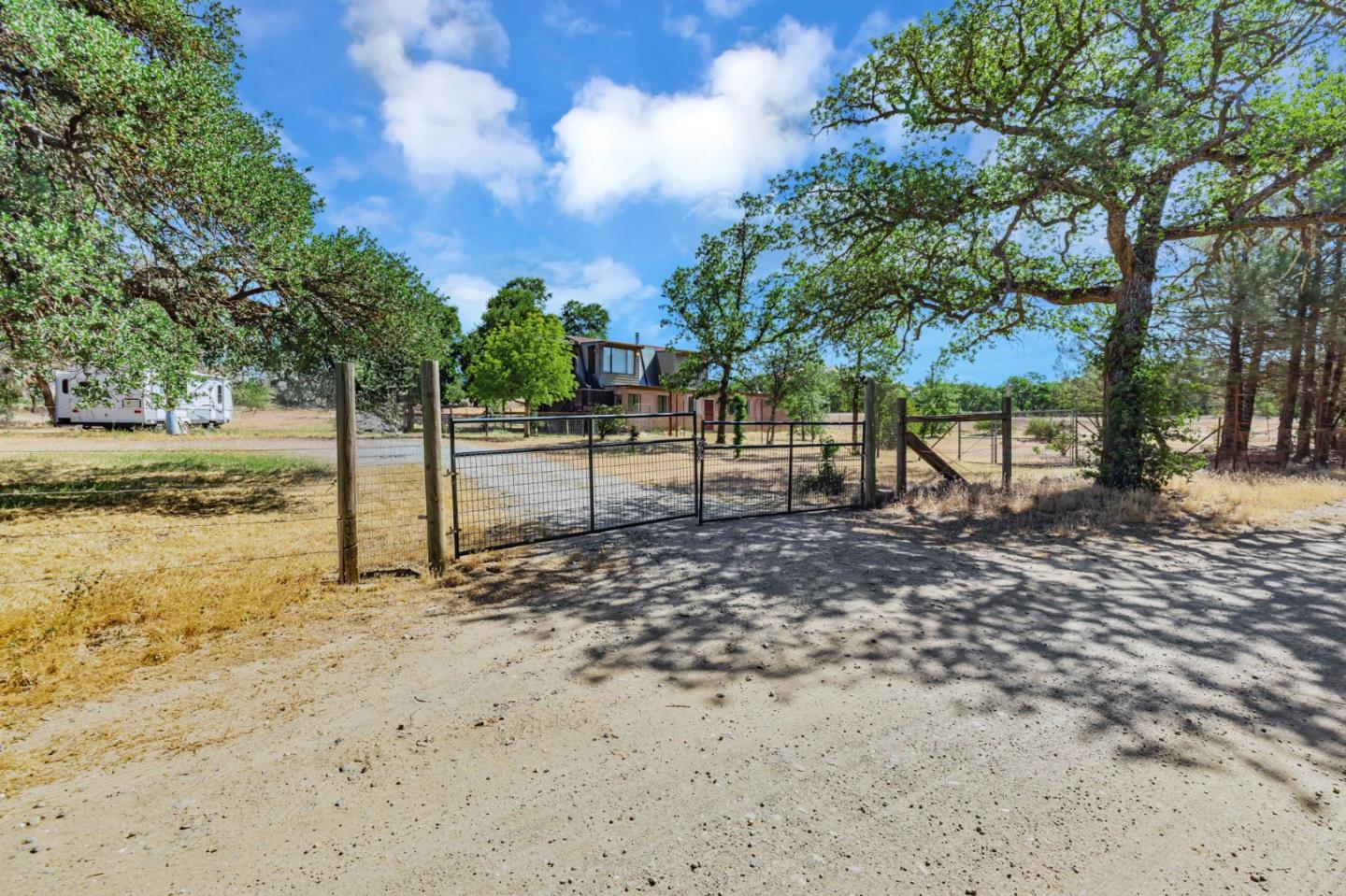 Detail Gallery Image 2 of 73 For 20104 Panoche Rd, Paicines,  CA 95043 - 2 Beds | 2 Baths