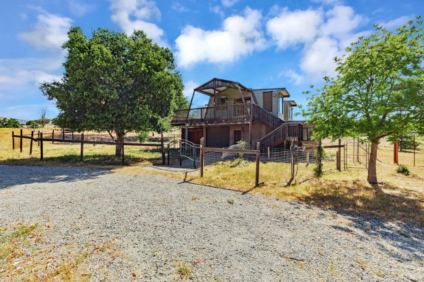 Detail Gallery Image 4 of 73 For 20104 Panoche Rd, Paicines,  CA 95043 - 2 Beds | 2 Baths