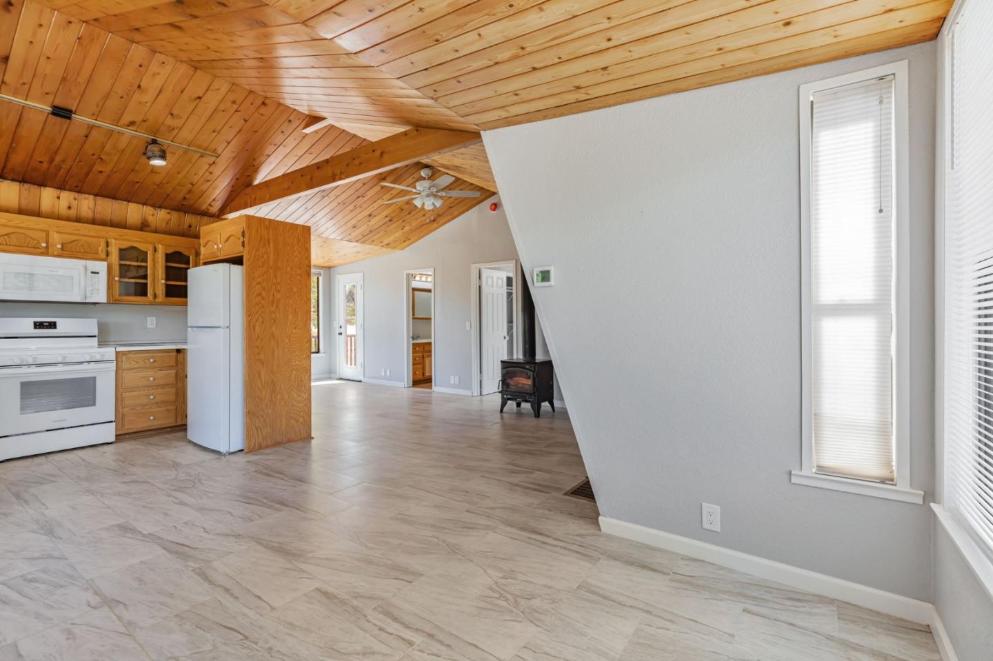 Detail Gallery Image 8 of 73 For 20104 Panoche Rd, Paicines,  CA 95043 - 2 Beds | 2 Baths