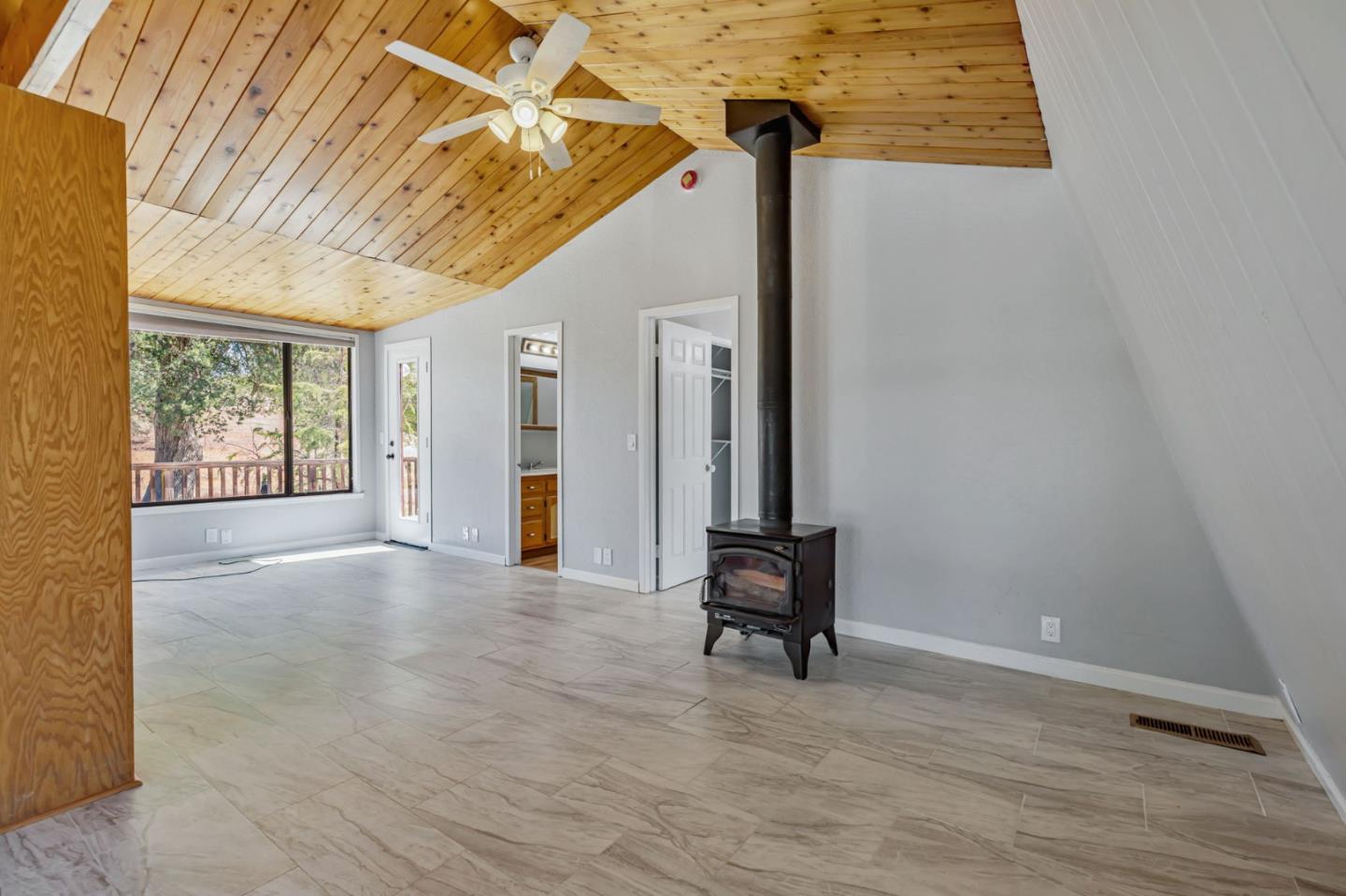 Detail Gallery Image 9 of 73 For 20104 Panoche Rd, Paicines,  CA 95043 - 2 Beds | 2 Baths