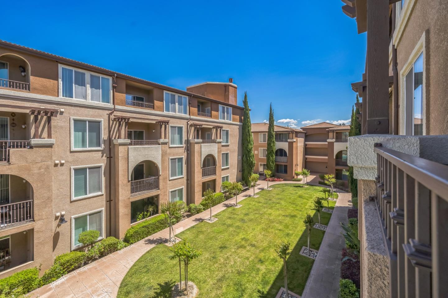 Detail Gallery Image 3 of 30 For 801 S Winchester Blvd #2305,  San Jose,  CA 95128 - 3 Beds | 2 Baths